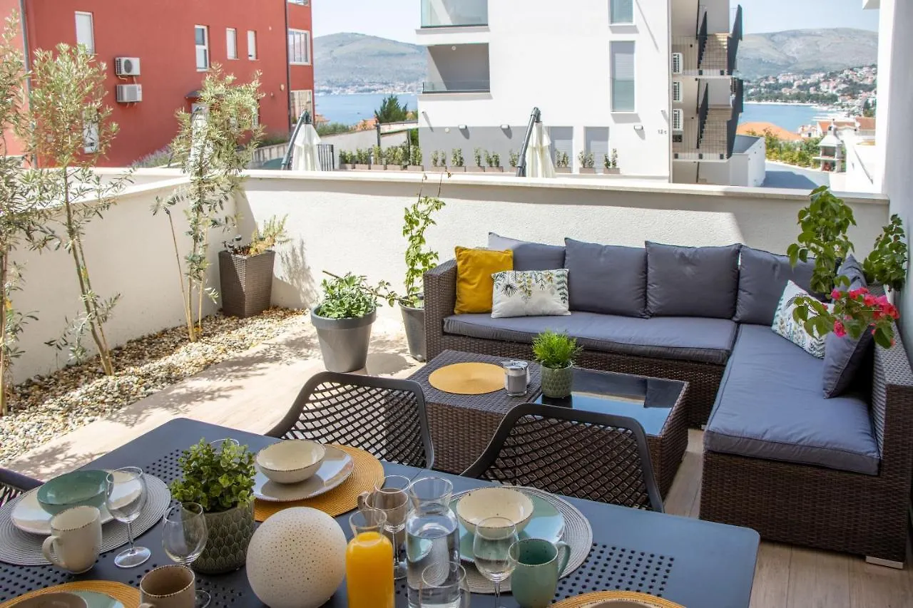 Luxury Apartment Casia With Heated Pool And Pleasent Terrace Trogir 0*,